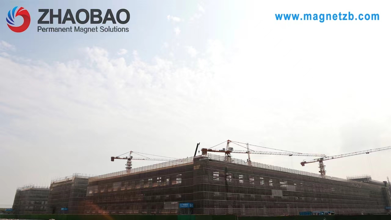 招宝磁业新建工厂后，预计到2025年钕磁钢产能将达到8000吨。
   